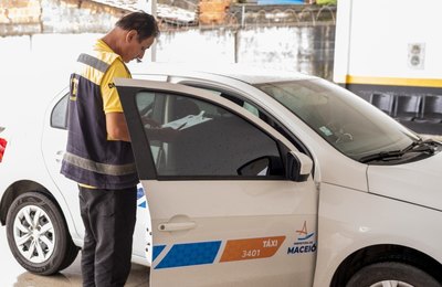 DMTT faz vistorias em veículos de taxistas recém-credenciados