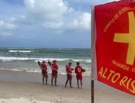 Guarda-vidas resgatam seis pessoas em menos de meia hora na Praia do Francês