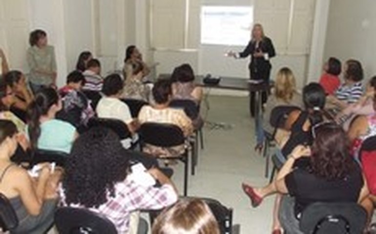 Secretaria discute ações programadas para o mês da Mulher