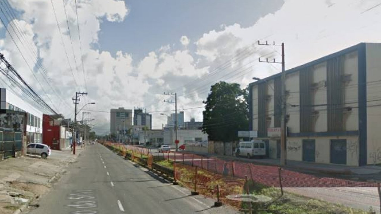 Grupo quebra carros, ataca comércios e faz disparos em avenidas de Vitória