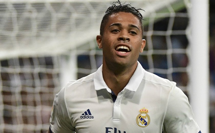 Negociado com o Lyon há um ano, Mariano Díaz é contratado pelo Real Madrid