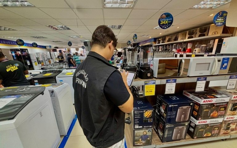 Procon Maceió orienta consumidores sobre compras seguras na Best Friday