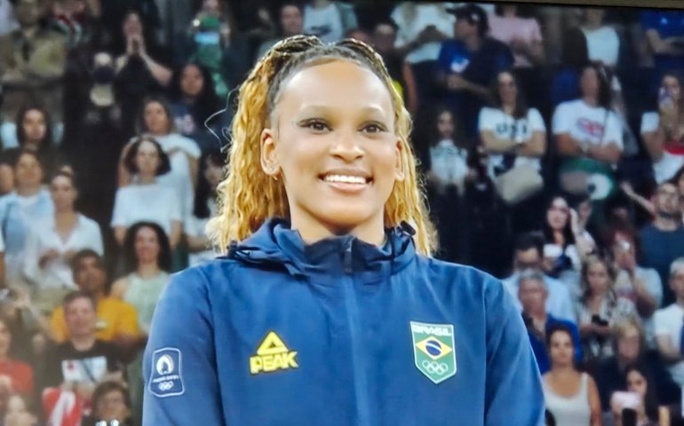 Rebeca Andrade, atleta do Flamengo, conquista ouro no solo nas Olimpíadas de Paris