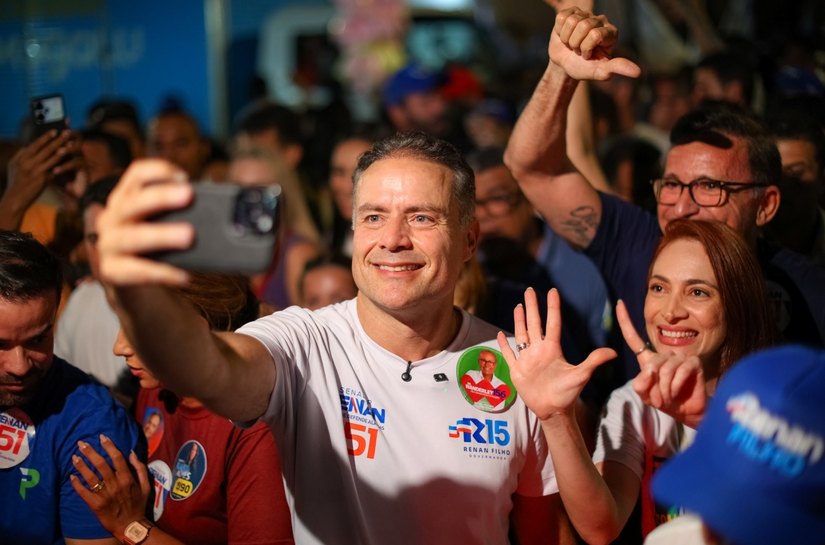 Renan Filho é recebido com festa por moradores do Canaã e do Ouro Preto