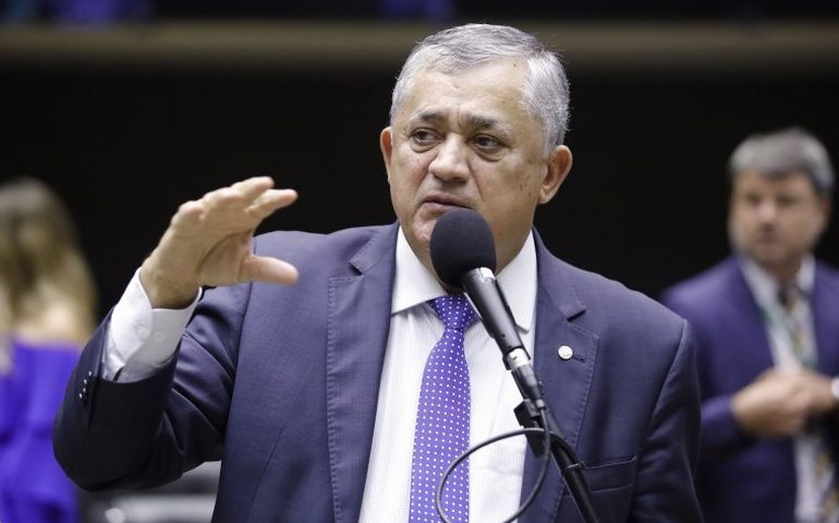 Temos que pressionar o Banco Central para baixar os juros, diz líder do governo na Câmara