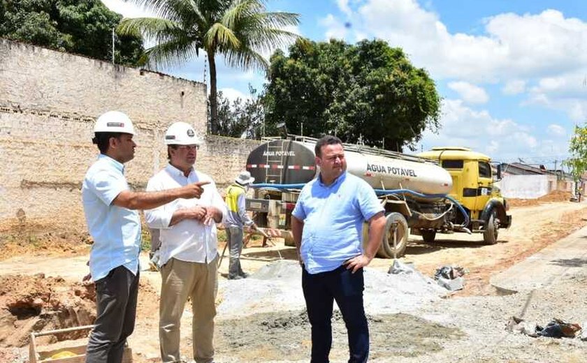 Prefeitura de Arapiraca avança nas obras de pavimentação nos bairros São Luiz e Boa Vista
