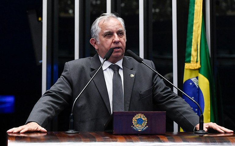 Izalci defende avaliar tamanho do Estado para reforma tributária viável