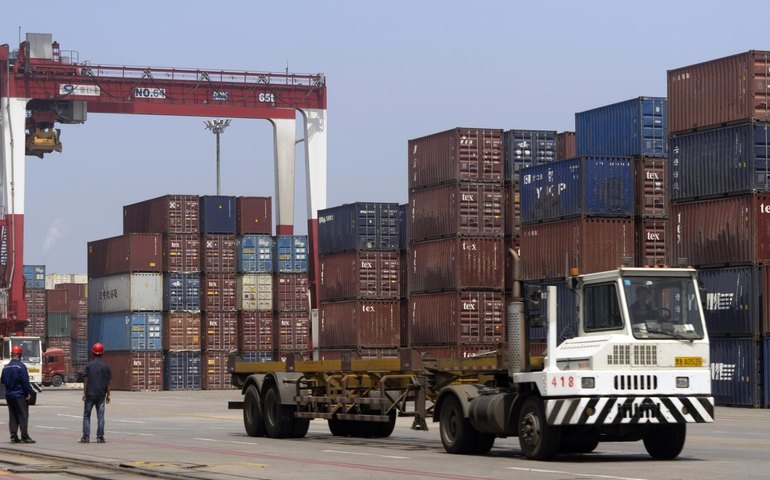 Mídia: Pequim inaugura 1ª rota expressa de contêineres pelo Ártico entre China e Europa