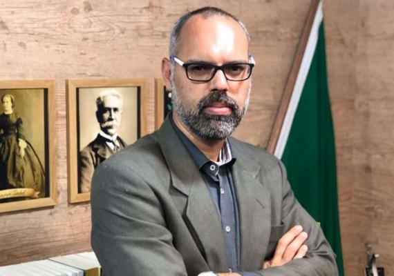 Alexandre manda prender e extraditar blogueiro bolsonarista Allan dos Santos