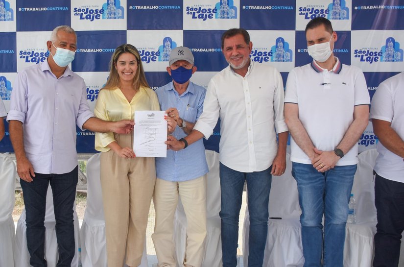Prefeita Ângela Vanessa assina ordem de serviço para construção da ponte Tijuca, em São José da Laje