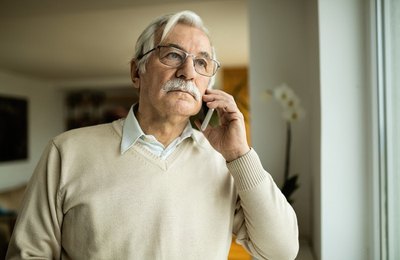 Criminosos usam ligações falsas em nome de bancos e INSS para aplicar golpes em aposentados