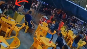 Jovem desmaia e morre na frente de bar em Tobias Barreto; VÍDEO