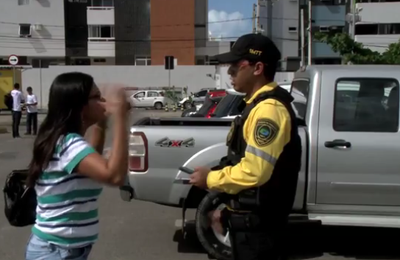 Zona Azul começa com três veículos guinchados e 74 multados