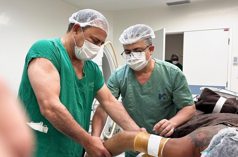 Hospital Metropolitano faz cirurgia ortopédica de alta complexidade para tratar fratura que não consolidou