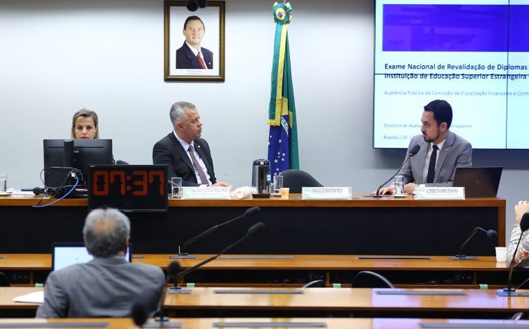 Especialistas discordam sobre nível de dificuldade do exame Revalida