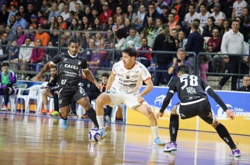 Traipu enfrenta Passo Fundo na decisão para a final do Brasileiro de Futsal nesta segunda (17), em Arapiraca