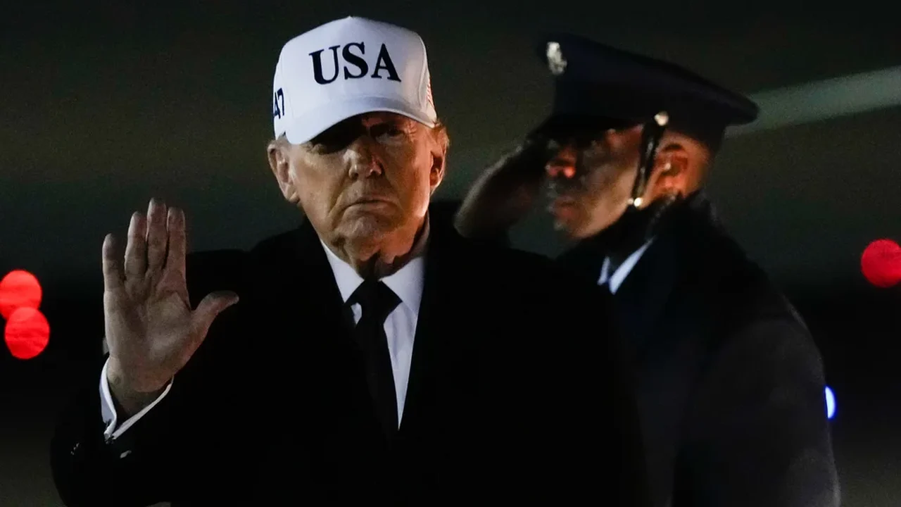 O que os americanos pensam sobre o primeiro ano de Trump de volta ao cargo, de acordo com a pesquisa AP-NORC
