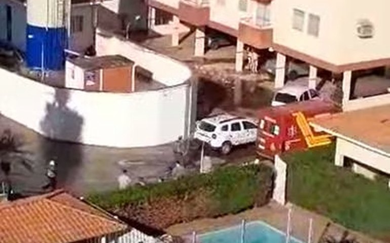 Caixa d'água desaba e atinge prédio de apartamentos em Birigui; imóvel é evacuado