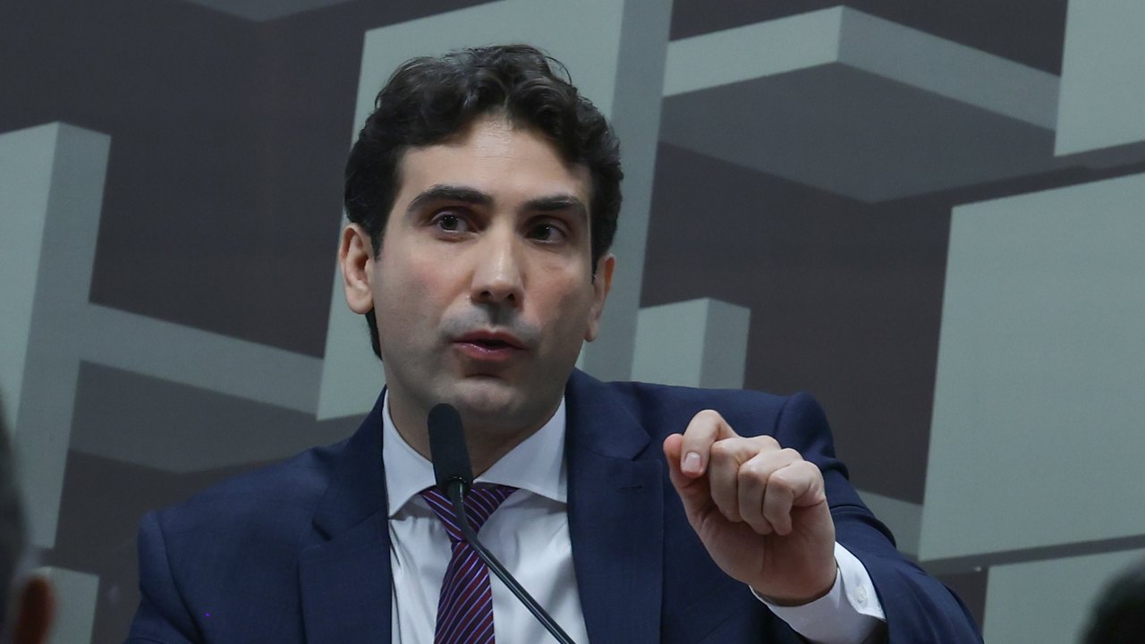 Galípolo critica empresas que pressionam para usar FGC