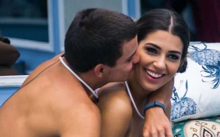 Vivian e Manoel têm DR depois de agitarem edredom