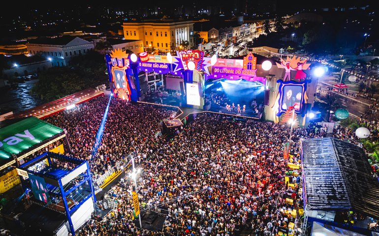 JHC e Rodrigo Cunha encerram São João em Jaraguá e destacam importância para a economia