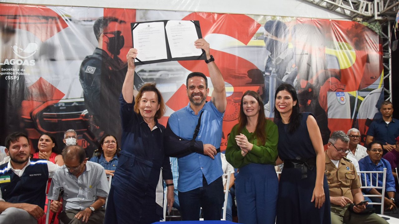 Carla Dantas participa da entrega de pacotes de investimentos de R$ 5 milhões para Igreja Nova