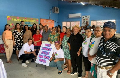 Ação educativa leva orientação contra golpes virtuais para público idoso