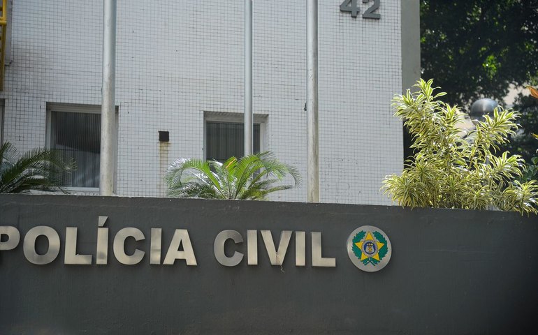 Pastor é preso no Rio suspeito de abusar sexualmente de enteadas gêmeas por dez anos