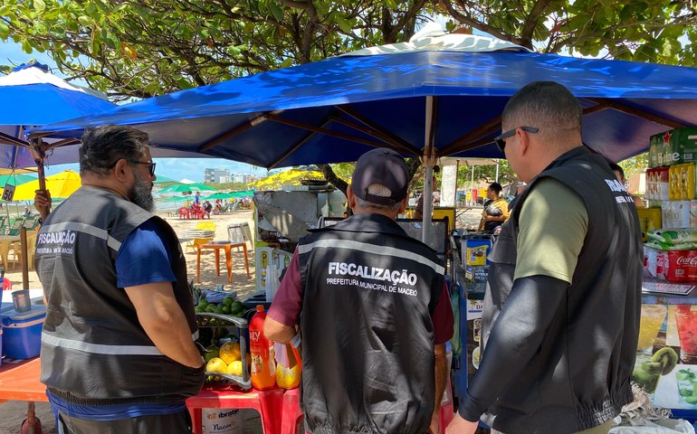 Semsc apoia operação da Vigilância Sanitária no combate à venda de bebidas adulteradas em Maceió