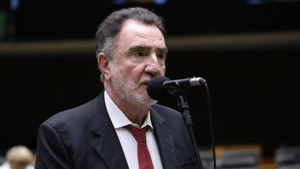 PT considera Patrus Ananias para o governo de MG, mas deputado busca reeleição
