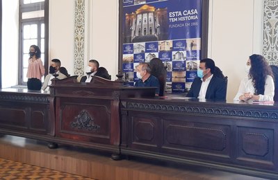 Vereadores prestigiam formatura da qualificação de guardas municipais na Associação Comercial