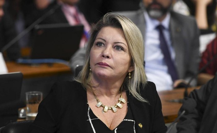 Em abril, o Tribunal Regional Eleitoral (TRE) de Mato Grosso cassou o mandato da senadora, eleita pelo PSL