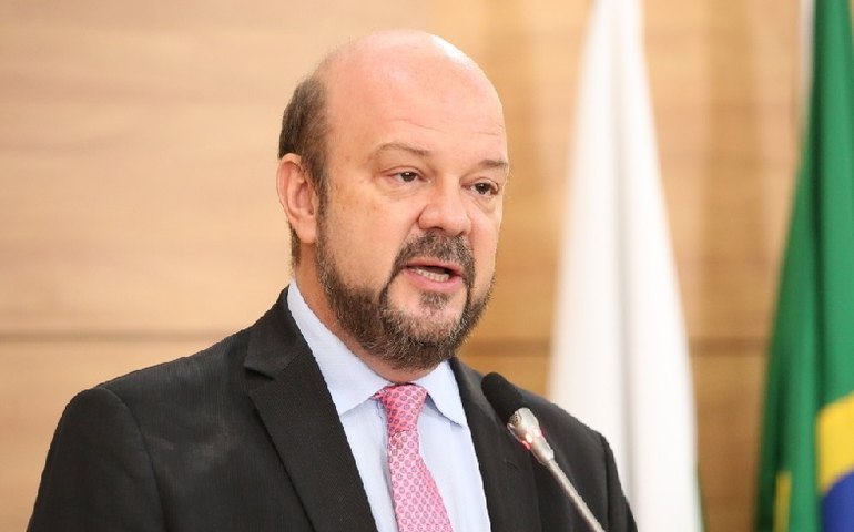 Reitor da UFPR menciona ‘período obscuro’ e diz a Lula estar a serviço do País