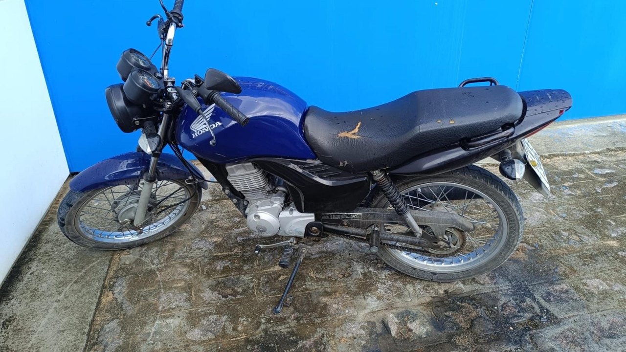PM apreende armas e moto adulterada durante ações em Joaquim Gomes e Delmiro Gouveia