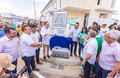 Moradores do Bairro São Luiz, em Arapiraca, recebem 27 ruas pavimentadas