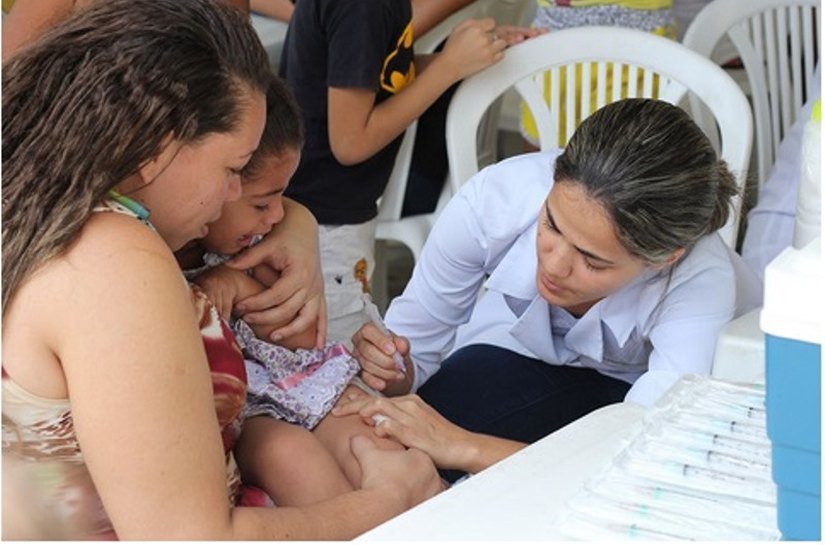 SMS realiza ação de vacinação com moradores das grotas de Maceió