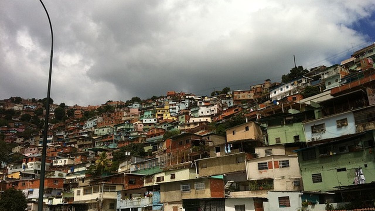 Indignação toma conta do Petare, primeira favela venezuelana a se manifestar contra vitória contestada de Maduro: 'É preciso se levantar' 