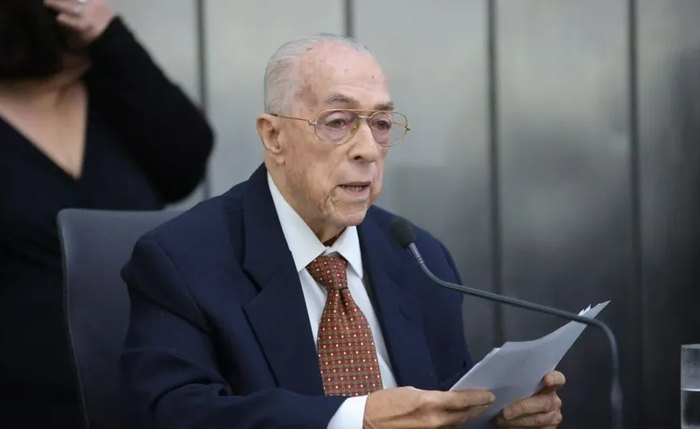 Dr. Milton Hênio