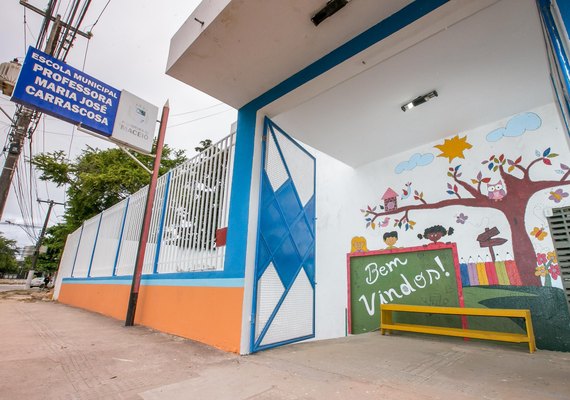 Escola Maria José Carrascosa recebe ação de arborização e educação ambiental