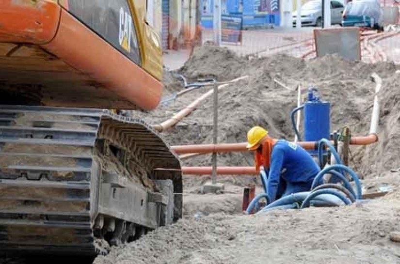 Obra de saneamento básico modifica trânsito na Jatiúca