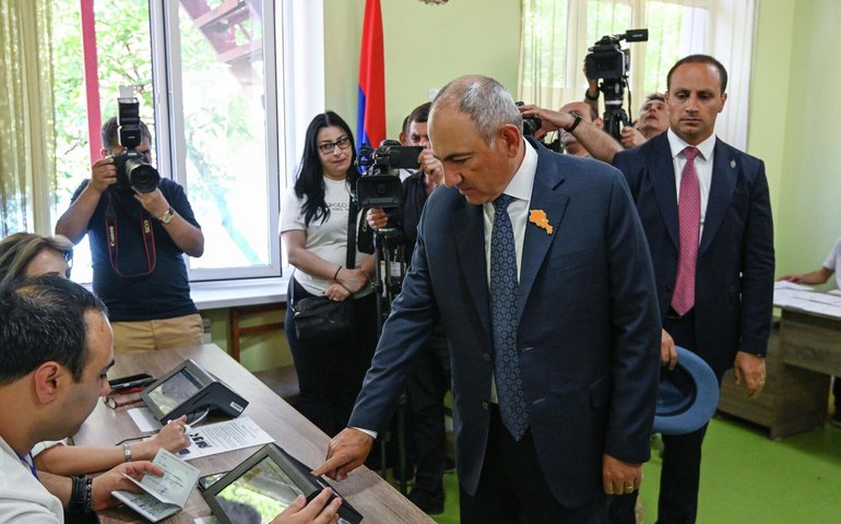 Analista acusa UE de usar propaganda e promessas para influenciar eleições na Armênia