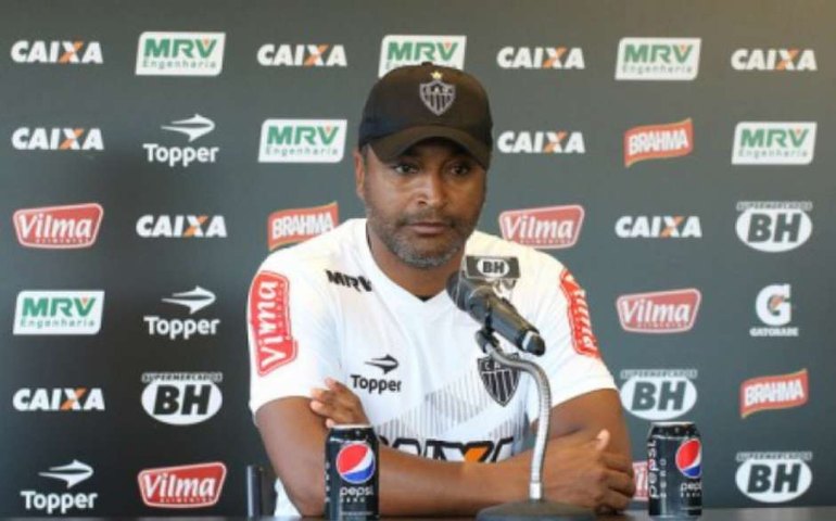 Roger lembra ataque inchado do Galo e mostra preocupação com a defesa