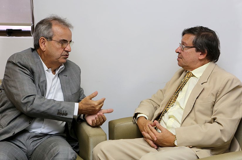 Presidentes do TJ e do Tribunal de Contas discutem parcerias em reunião