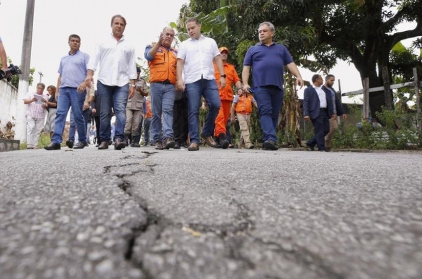 Governador inspeciona bairro do Pinheiro e cria Grupo de Trabalho de engenharia