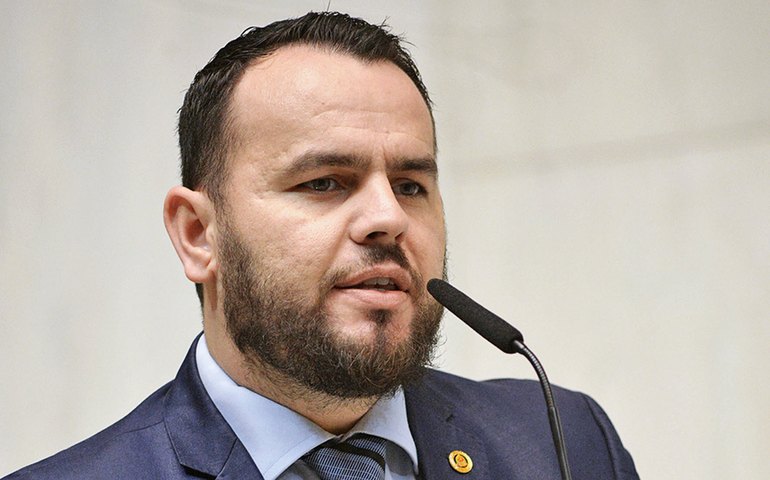 Assessor de deputado Gil Diniz ganha cargo na Secretaria Especial da Cultura