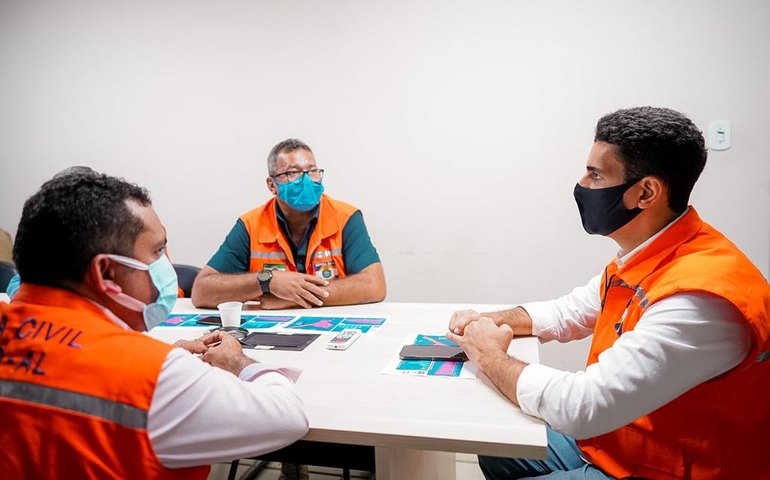 Chuvas: prefeito JHC afirma que prioridade é salvar vidas