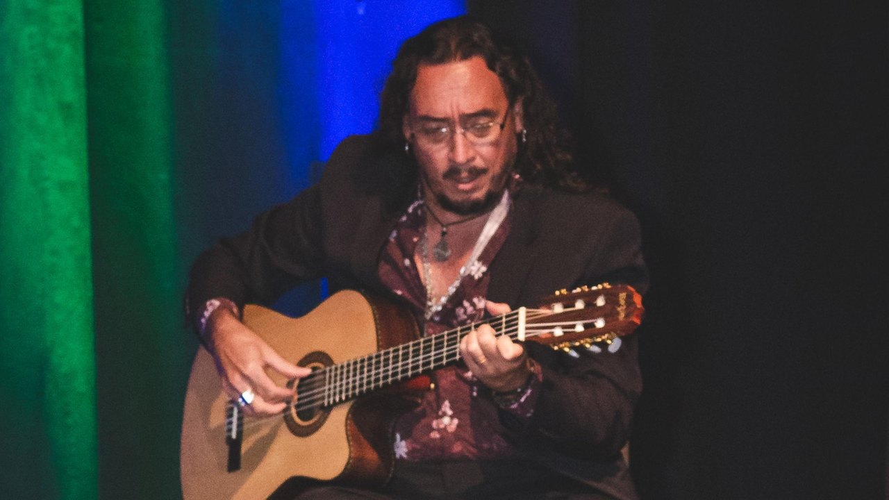 Marcio Cardoso apresenta show gratuito 'O Fogo - Cantos e Contos de Amor', no Teatro Arte Pajuçara
