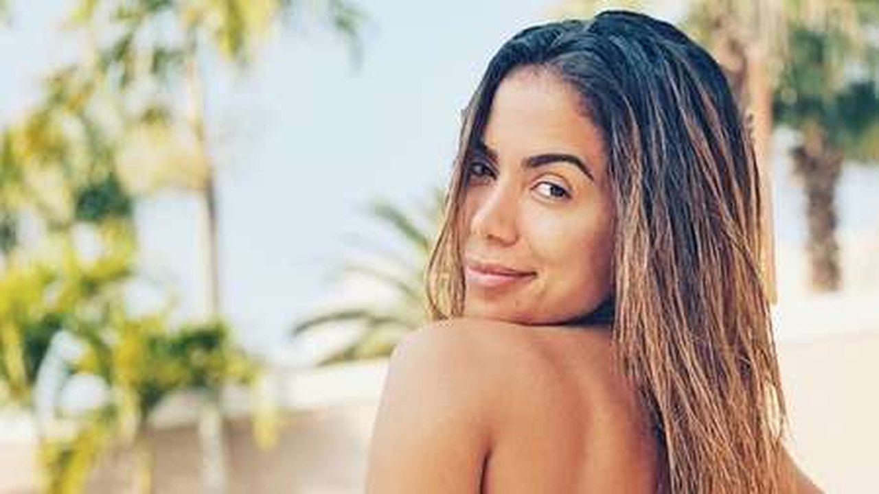 Anitta evitará falar de política em novo programa direto de casa