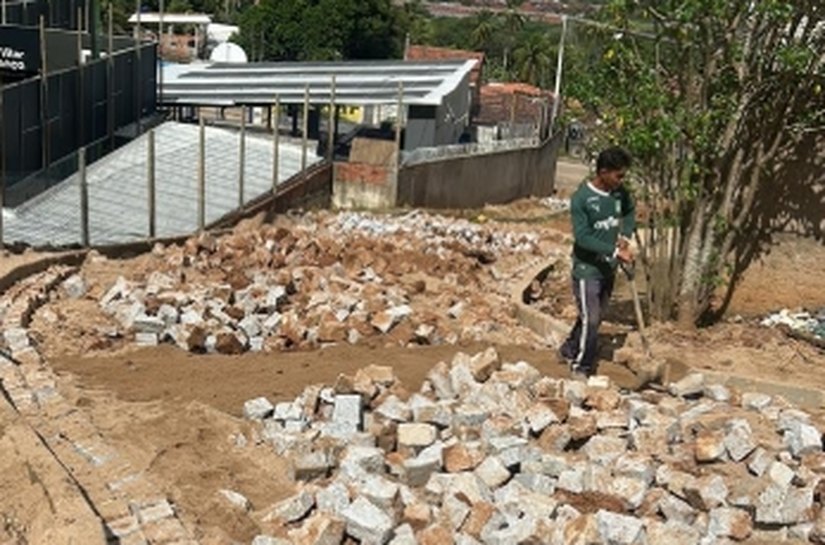 Moradores do Santa Helena, em Palmeira, comemoram obras na comunidade