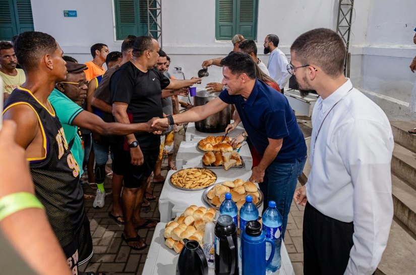Acolhidos da Casa de Ranquines recebem visita do vice-prefeito Rodrigo Cunha